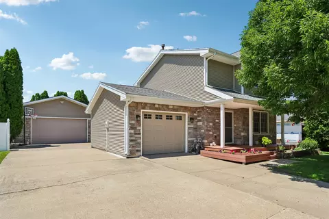 908 Lincoln St SE, Bondurant, IA 50035