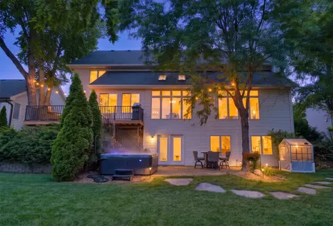 5970 Beechtree Dr, West Des Moines, IA 50266
