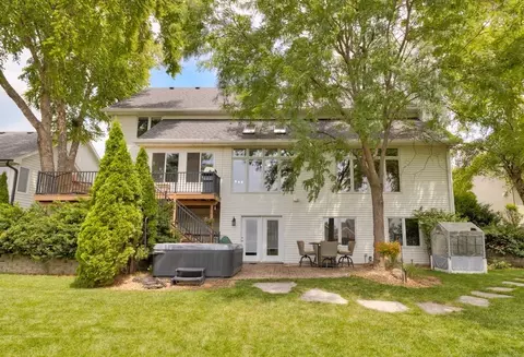 5970 Beechtree Dr, West Des Moines, IA 50266