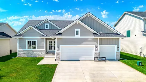 4716 178th St, Urbandale, IA 50323
