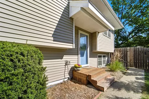 2007 63rd St, Des Moines, IA 50322