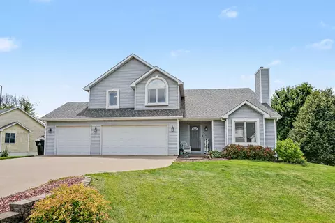 945 202nd Ave, Pella, IA 50219