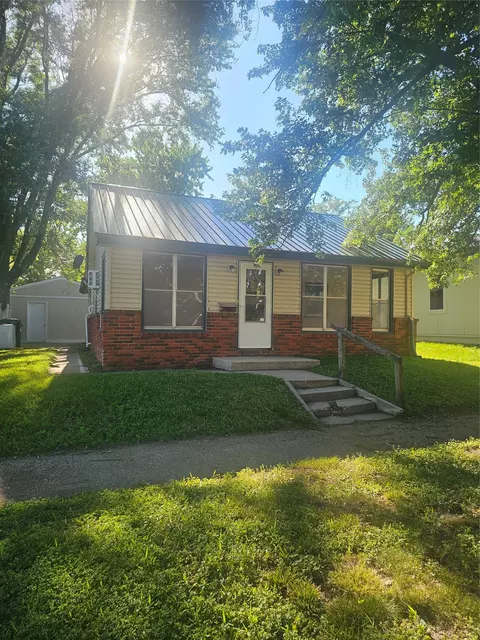 513 3rd St, Perry, IA 50220