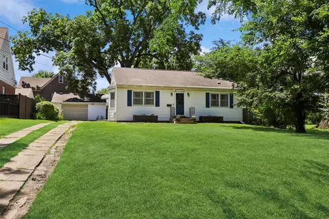 1406 41st St, Des Moines, IA 50311