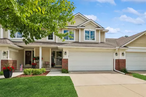 8620 Bromley Pl, Johnston, IA 50131