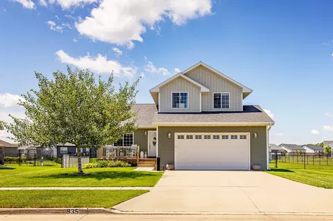 935 Trail Dr, Slater, IA 50244