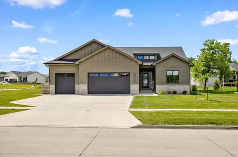 608 Deer Haven St, Polk City, IA 50226
