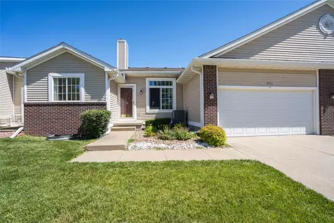 9433 Maple Ln, Johnston, IA 50131