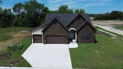 4924 176th St, Urbandale, IA 50323