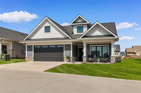 2505 SE Stonegate Ct, Waukee, IA 50263