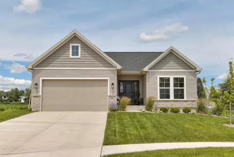 65 NW Rolling Cir, Waukee, IA 50263