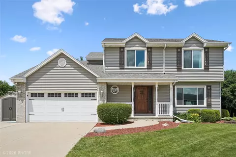 1607 Parkhill Dr, Norwalk, IA 50211
