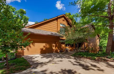 7052 Oak Brook Dr, Urbandale, IA 50322