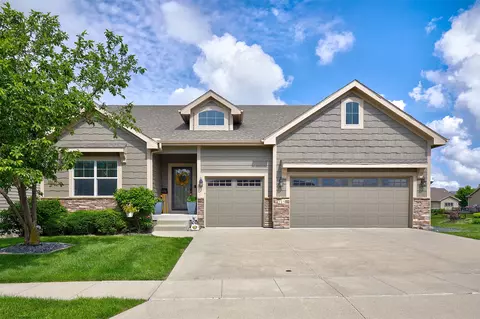 215 Abigail Ln, Waukee, IA 50263