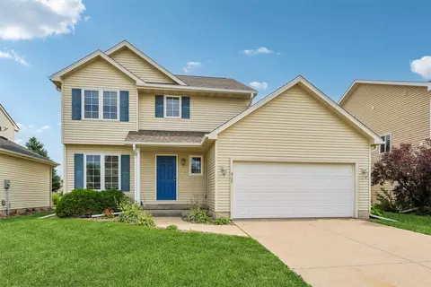 9370 Red Sunset Dr, West Des Moines, IA 50266