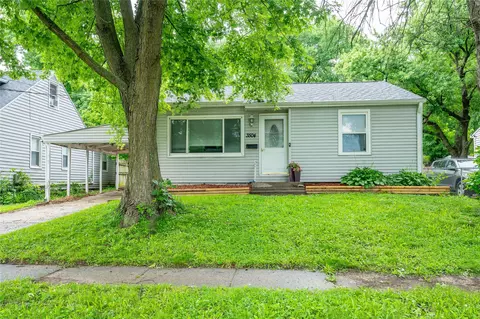 3504 27th St, Des Moines, IA 50310