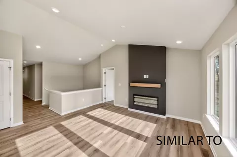 4292 Grover Woods Ln, Des Moines, IA 50317