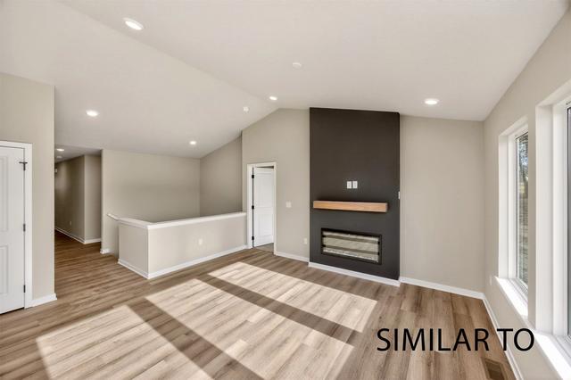 4292 Grover Woods Ln, Des Moines, IA 50317