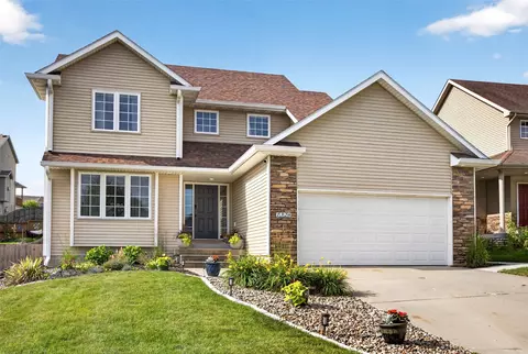 1326 Parkhill Dr, Norwalk, IA 50211