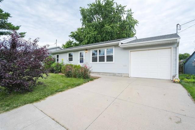312 W 16th St N, Newton, IA 50208