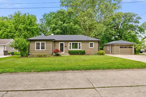688 64th St, Des Moines, IA 50312