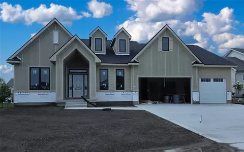 4636 Centennial Blvd, Urbandale, IA 50323