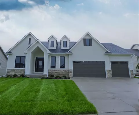 4636 Centennial Blvd, Urbandale, IA 50323