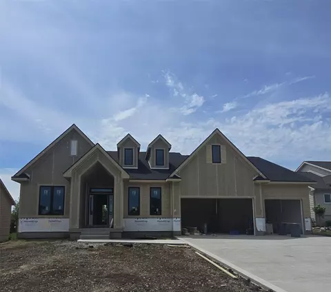 4636 Centennial Blvd, Urbandale, IA 50323