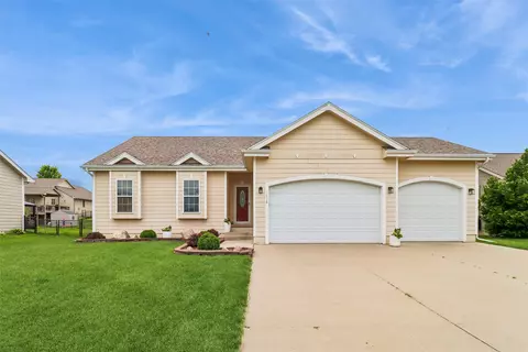 1716 NW Gabus Dr, Grimes, IA 50111