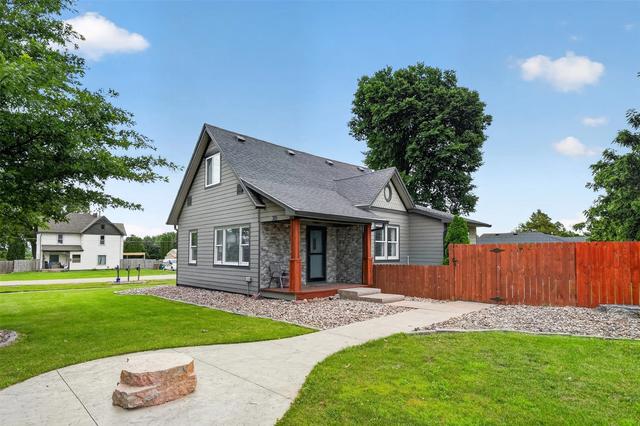 313 Oak Ave NE, Mitchellville, IA 50169