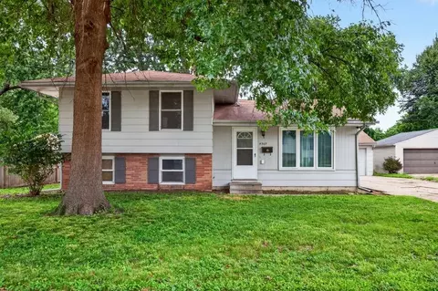 4309 68th St, Urbandale, IA 50322
