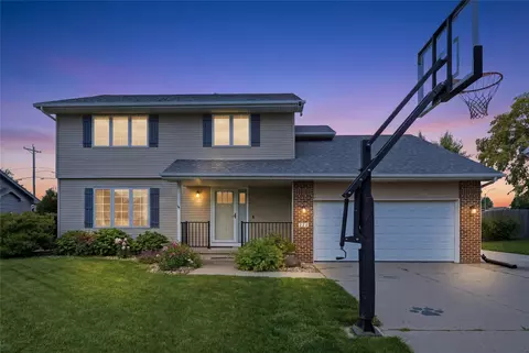214 NW Ridgeline Dr, Ankeny, IA 50023