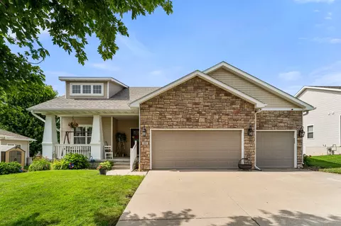 353 Georgetown Pl, Norwalk, IA 50211
