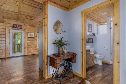 Entry Way - 7557 43rd Ave, Prole, IA 50229 photo 1 of 2