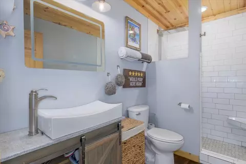 Bath - 7557 43rd Ave, Prole, IA 50229 photo 1 of 2