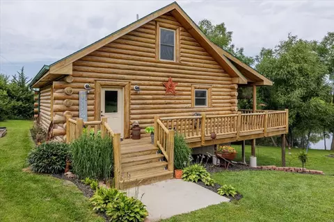 7557 43rd Ave, Prole, IA 50229