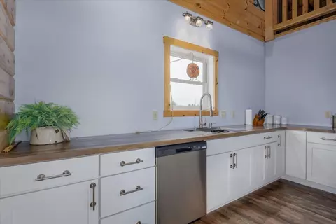 Kitchen - 7557 43rd Ave, Prole, IA 50229 photo 4 of 5