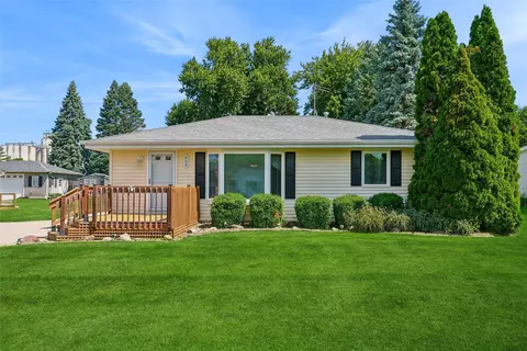 808 E Detroit Ave, Indianola, IA 50125