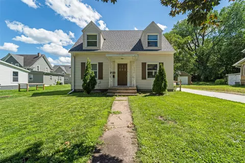 2812 Wood St, Ames, IA 50014