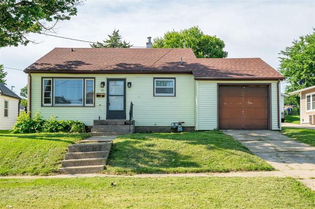 719 N 2nd Ave E, Newton, IA 50208