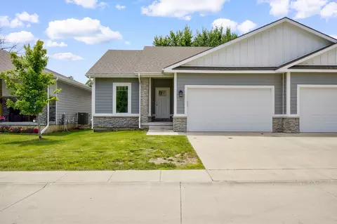 4417 Lower Beaver Rd, Des Moines, IA 50310