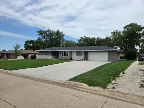 305 NW 4th St, Greenfield, IA 50849