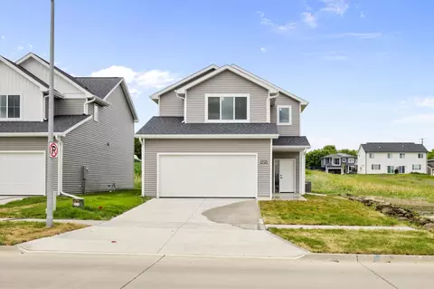 2725 Yordi Drive Dr, Norwalk, IA 50211