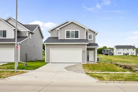 2725 Yordi Drive Dr, Norwalk, IA 50211