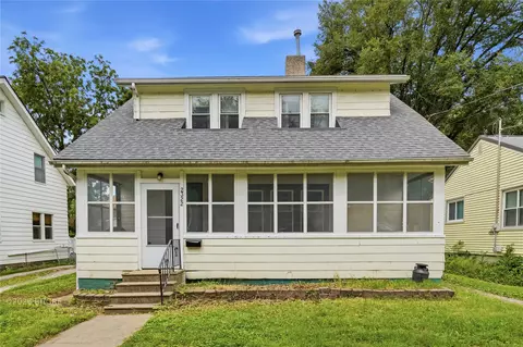 2322 E 11th St, Des Moines, IA 50316