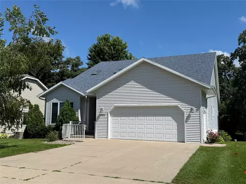 1102 S 12th Ave W, Newton, IA 50208