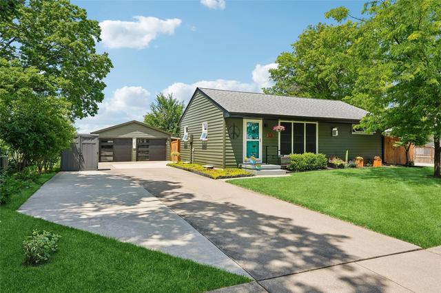 805 N J St, Indianola, IA 50125