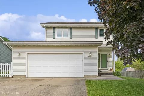 8527 Ridgeview Dr, Des Moines, IA 50320