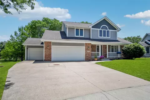 8002 Goodman Dr, Urbandale, IA 50322