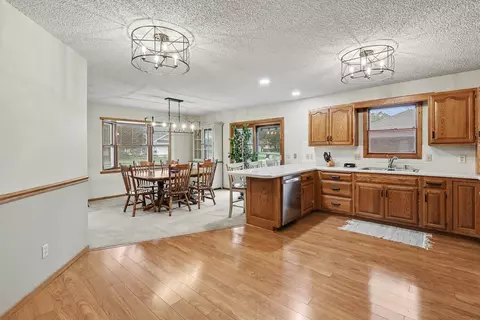 416 E 15th St, Pella, IA 50219